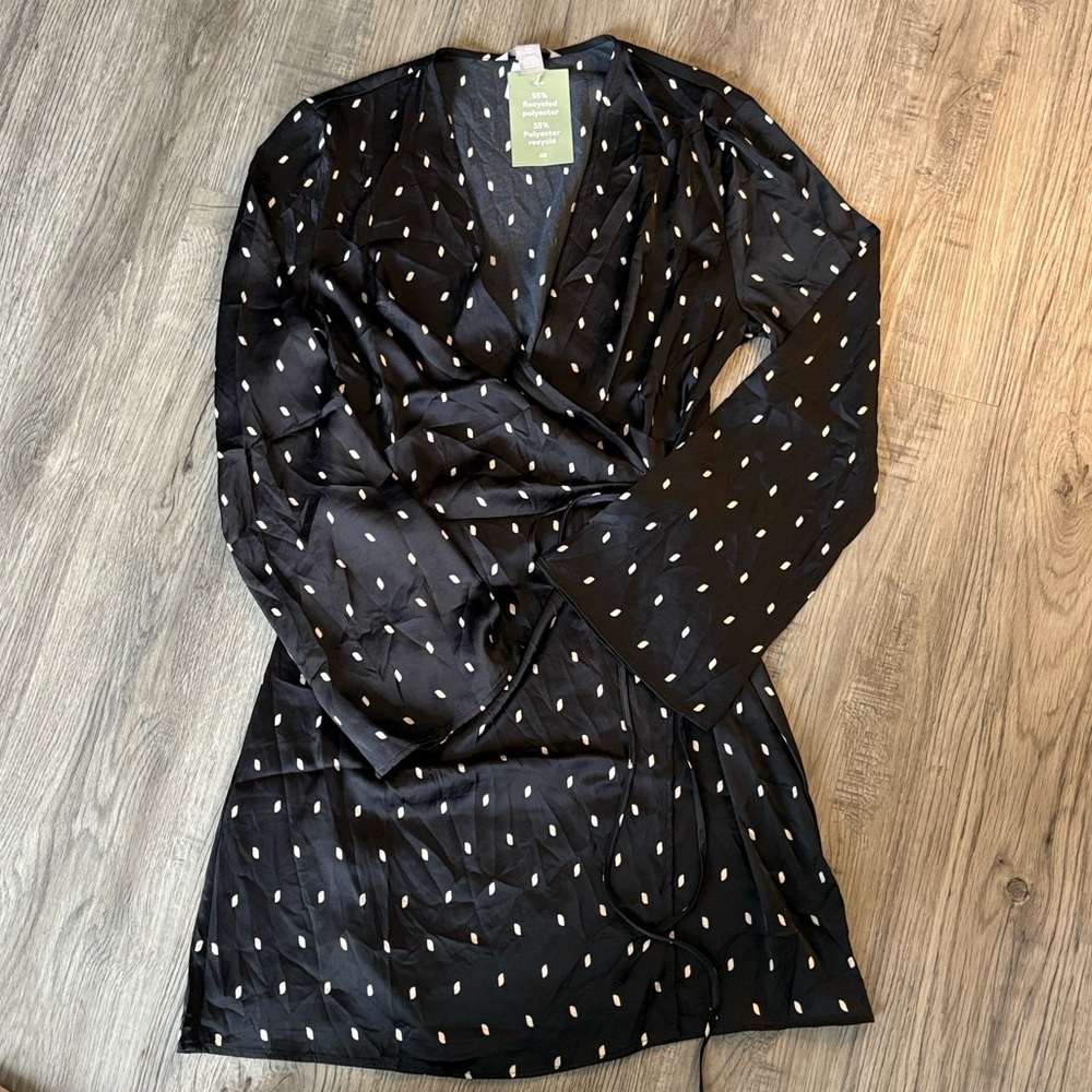H & M printed long sleeve wrap dress size medium NWT - Picture 12 of 13